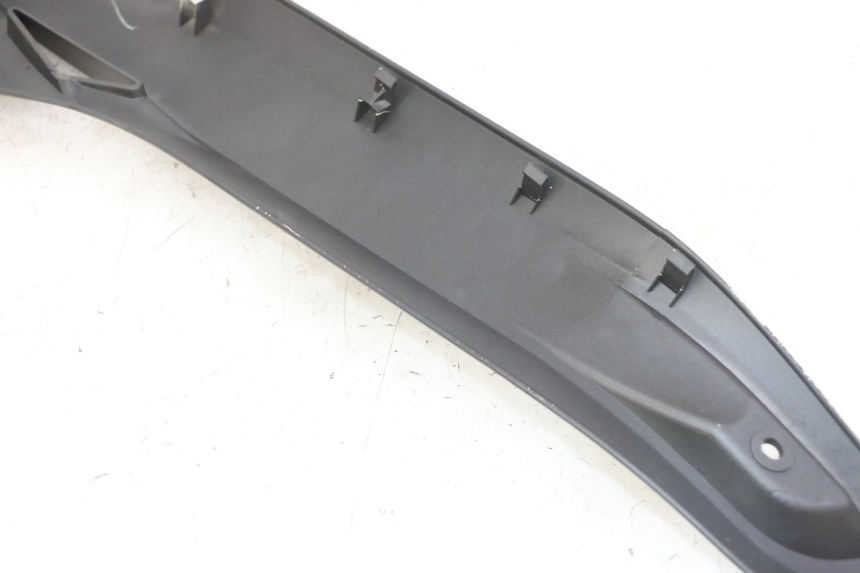 photo de OSŁONA POD LEWYM SIEDZENIEM YAMAHA X-MAX XMAX 125 (2010 - 2013) - Zoom stanu zużycia