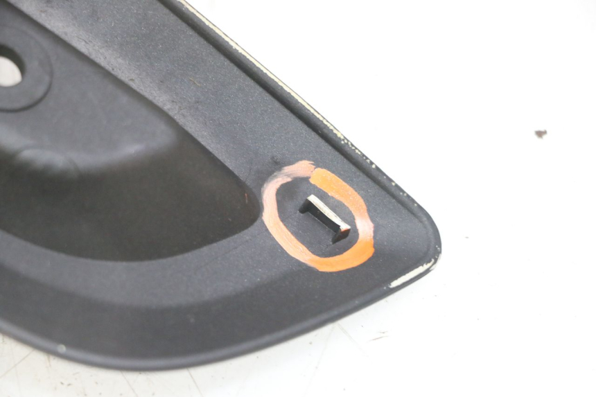 photo de OSŁONA POD LEWYM SIEDZENIEM YAMAHA X-MAX XMAX 125 (2010 - 2013) - Inny kąt widzenia