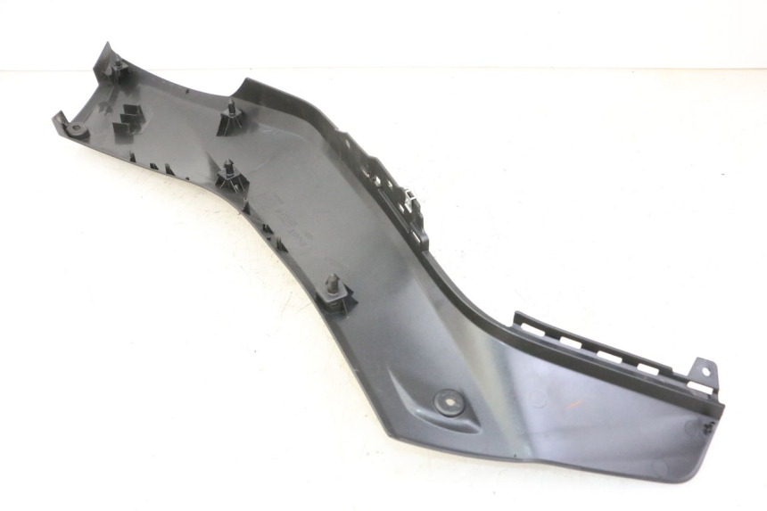 photo de OSŁONA POD LEWYM SIEDZENIEM YAMAHA XMAX X-MAX 125 (2021 - 2025) - Szczegół części