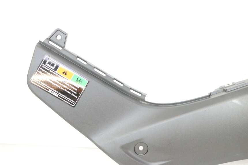 photo de OSŁONA POD LEWYM SIEDZENIEM YAMAHA XMAX X-MAX 125 (2021 - 2025) - Widok z bliska