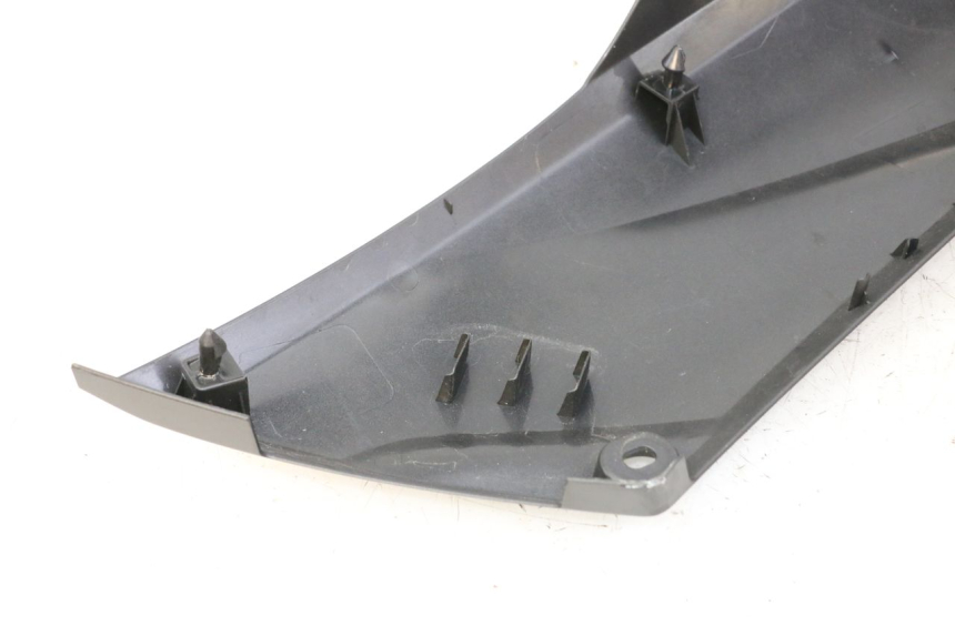 photo de OSŁONA POD LEWYM SIEDZENIEM YAMAHA XMAX X-MAX 125 (2021 - 2025) - Zoom stanu zużycia