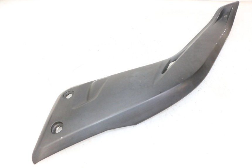 photo de OSŁONA POD LEWYM SIEDZENIEM YAMAHA X-MAX XMAX 125 (2010 - 2013) - Szczegół części
