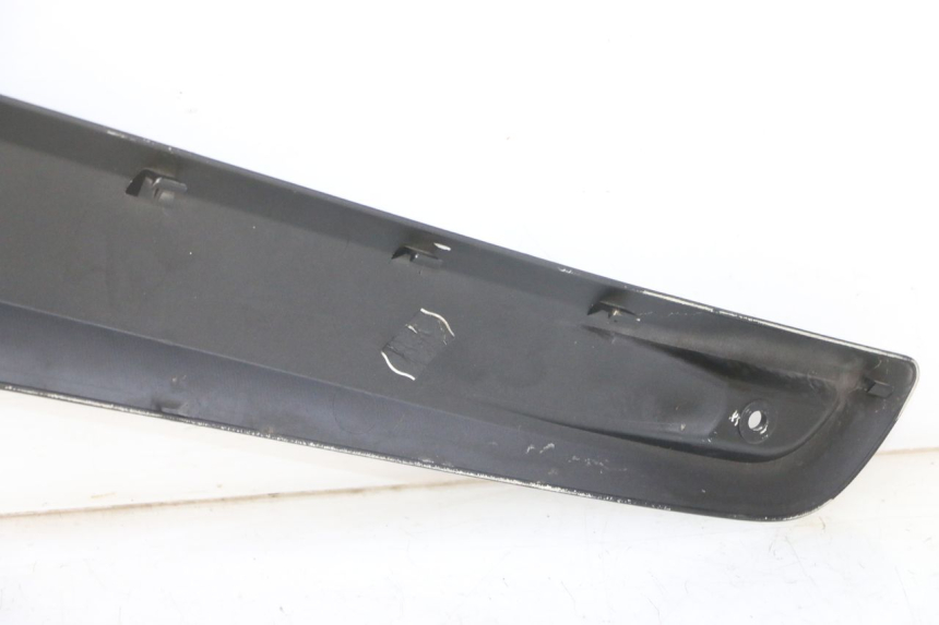 photo de OSŁONA POD LEWYM SIEDZENIEM YAMAHA X-MAX XMAX 125 (2010 - 2013) - Stan powierzchni