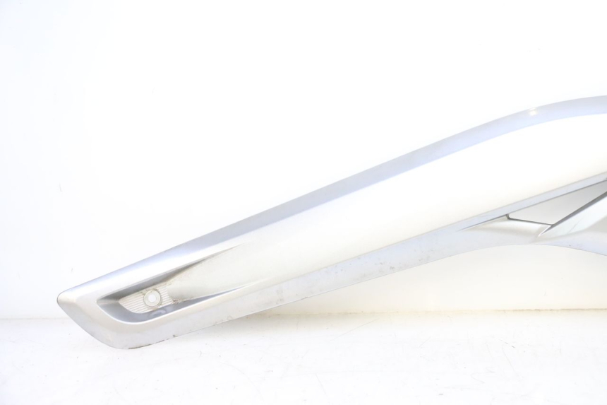 photo de OSŁONA POD LEWYM SIEDZENIEM YAMAHA X-MAX XMAX 125 (2010 - 2013) - Szczegół części
