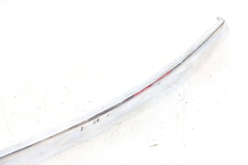 photo de OSŁONA POD LEWYM SIEDZENIEM PIAGGIO X8 125 (2004 - 2007) - Zoom stanu zużycia