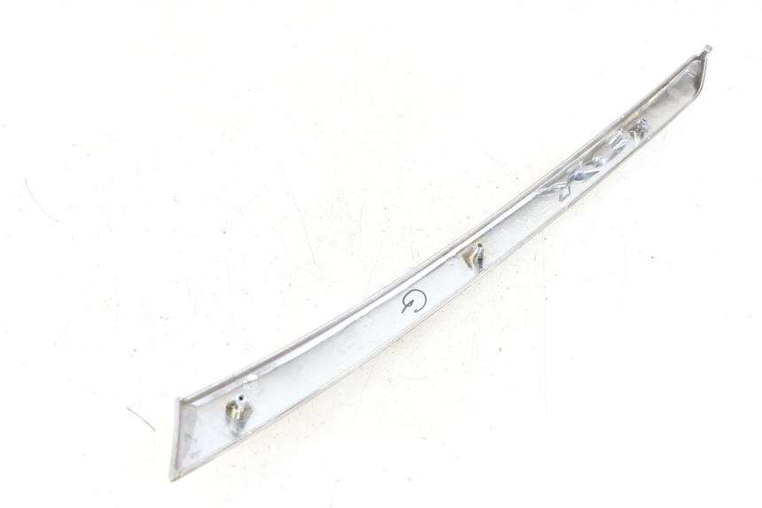 photo de OSŁONA POD LEWYM SIEDZENIEM PIAGGIO X8 125 (2004 - 2007) - Zoom stanu zużycia