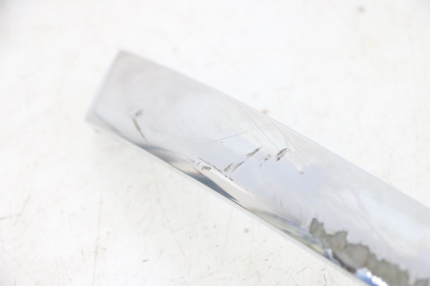 photo de OSŁONA POD LEWYM SIEDZENIEM PIAGGIO X8 125 (2004 - 2007) - Zbliżenie techniczne