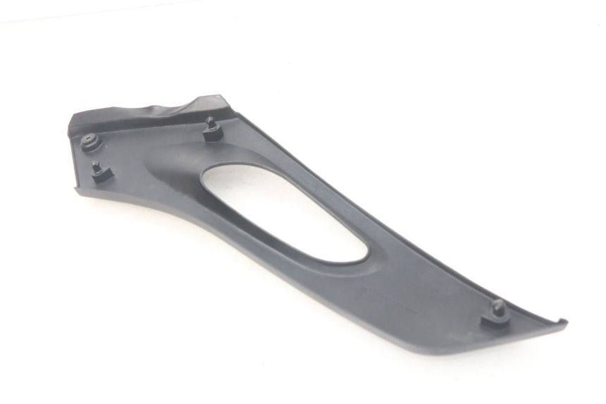 photo de OSŁONA POD LEWYM SIEDZENIEM SUZUKI XF FREEWIND 650 (1997 - 2003) - Szczegół części