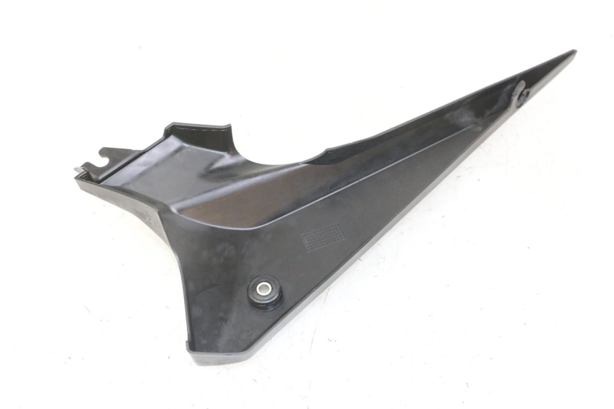 photo de OSŁONA POD LEWYM SIEDZENIEM YAMAHA XJ6 ABS 600 (2008 - 2016) - Zoom stanu zużycia