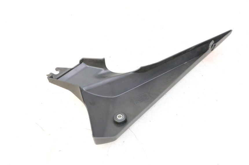 photo de OSŁONA POD LEWYM SIEDZENIEM YAMAHA XJ6 ABS 600 (2008 - 2016) - Szczegół części