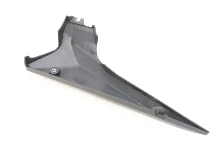 photo de OSŁONA POD LEWYM SIEDZENIEM YAMAHA XJ6 ABS 600 (2008 - 2016) - Zoom stanu zużycia