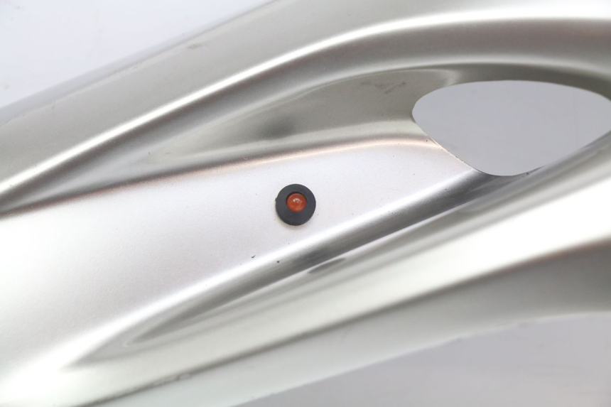 photo de OSŁONA POD LEWYM SIEDZENIEM YAMAHA XP T-MAX TMAX 500 (2004 - 2007) - Zoom stanu zużycia