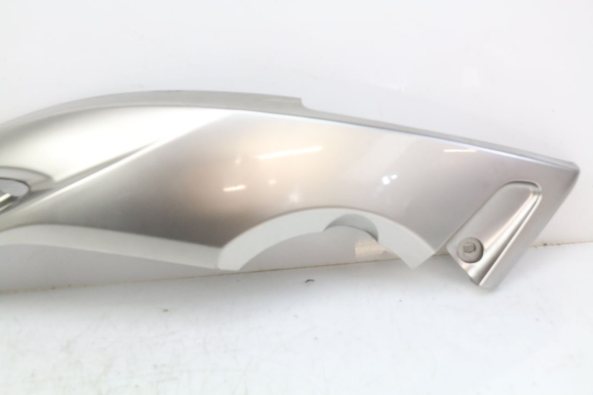 photo de OSŁONA POD LEWYM SIEDZENIEM YAMAHA XP T-MAX TMAX 500 (2004 - 2007) - Zbliżenie techniczne