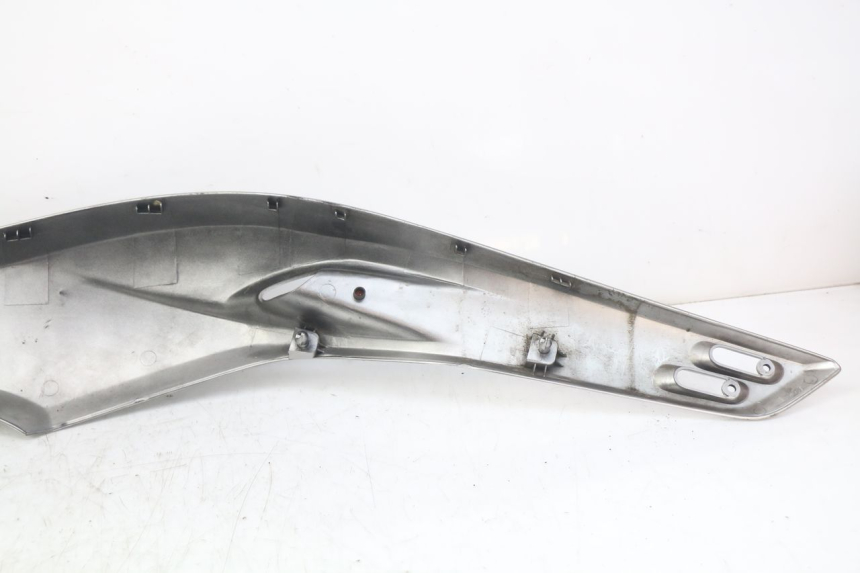 photo de OSŁONA POD LEWYM SIEDZENIEM YAMAHA XP T-MAX TMAX 500 (2004 - 2007) - Punkty mocowania