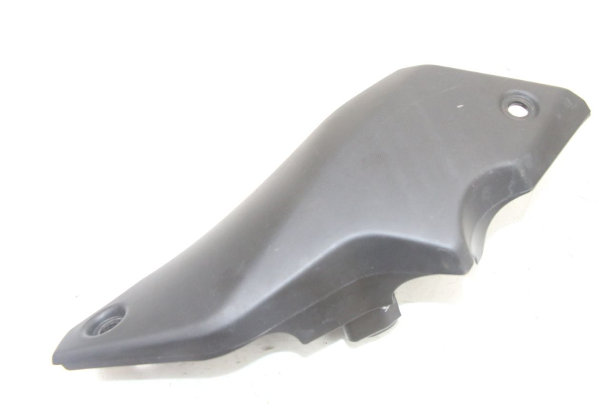 photo de OSŁONA POD LEWYM SIEDZENIEM YAMAHA TRACER 7 700 (2020 - 2024) - Szczegół części
