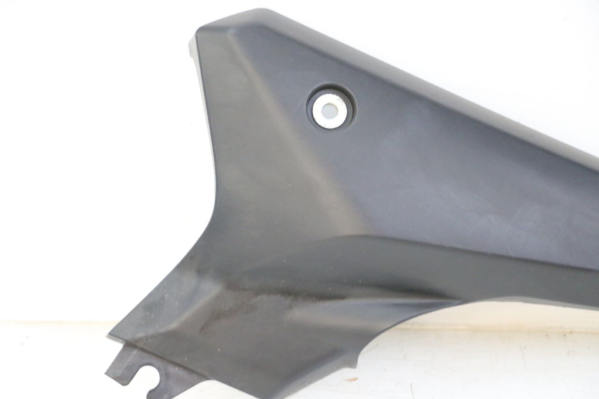 photo de OSŁONA POD LEWYM SIEDZENIEM YAMAHA XJ6 600 (2008 - 2016) - Zbliżenie techniczne