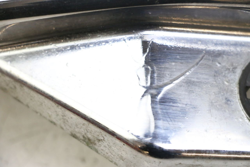 photo de OSŁONA POD LEWYM SIEDZENIEM YAMAHA XVS DRAG STAR DRAGSTAR 650 (1997 - 2007) - Szczegół części