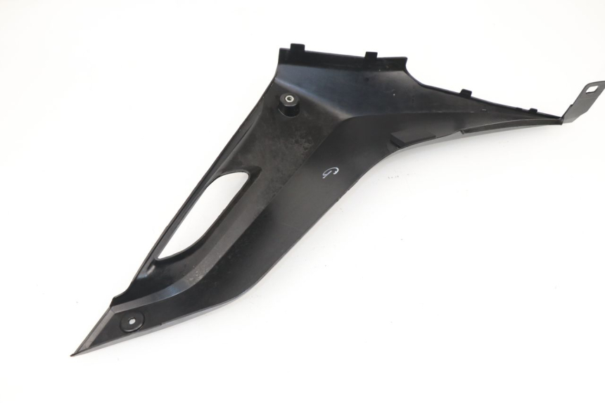 photo de OSŁONA POD LEWYM SIEDZENIEM YAMAHA YZF R 125 (2008 - 2013) - Szczegół części