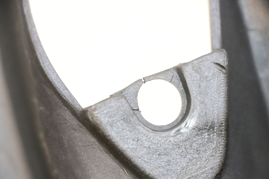 photo de OSŁONA POD LEWYM SIEDZENIEM KAWASAKI ZR 7 750 (1999 - 2004) - Zoom stanu zużycia