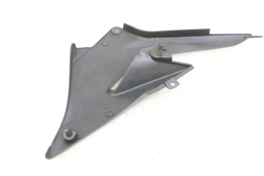 photo de OSŁONA POD LEWYM SIEDZENIEM KAWASAKI ZR 7 750 (1999 - 2004) - Zbliżenie techniczne