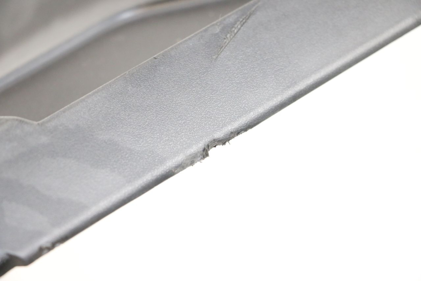 photo de OSŁONA POD SIEDZENIEM PEUGEOT KISBEE 4T 50 (2018 - 2022) - Inny kąt widzenia