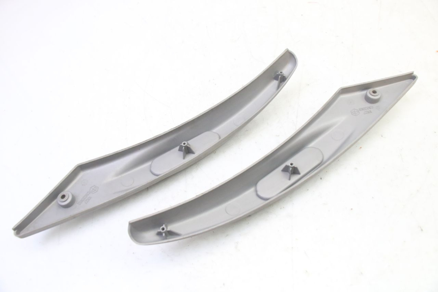 photo de OSŁONA POD SIEDZENIEM PIAGGIO LIBERTY 4T 50 (2009 - 2015) - Zbliżenie techniczne