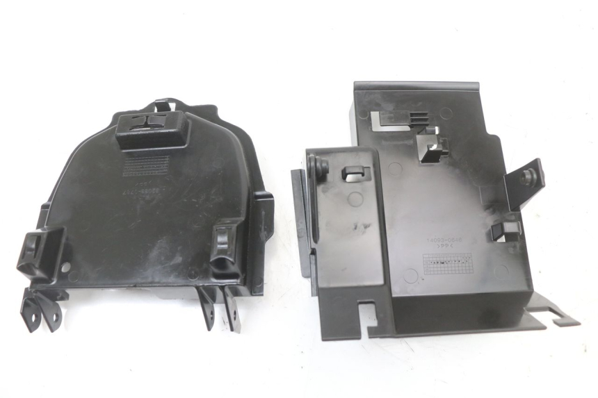 photo de OSŁONA POD SIEDZENIEM KAWASAKI NINJA 400 (2018 - 2023) - Zoom stanu zużycia