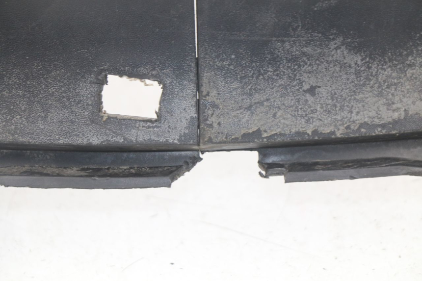 photo de OSŁONA POD SIEDZENIEM MBK OVETTO ONE 2T 50 (2013 - 2017) - Oznaczenia i referencje