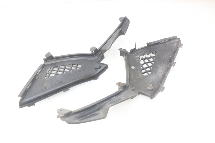 photo de OSŁONA POD SIODŁEM KYMCO PEOPLE 250 (2004 - 2008) - Inny kąt widzenia