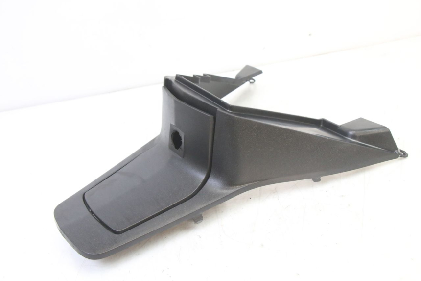 photo de OSŁONA POD SIEDZENIEM PEUGEOT SATELIS 125 (2013 - 2018) - Zbliżenie techniczne