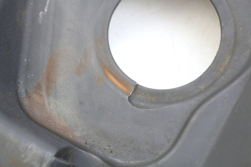 photo de OSŁONA POD SIEDZENIEM SUZUKI SIXTEEN 125 (2008 - 2010) - Szczegół części