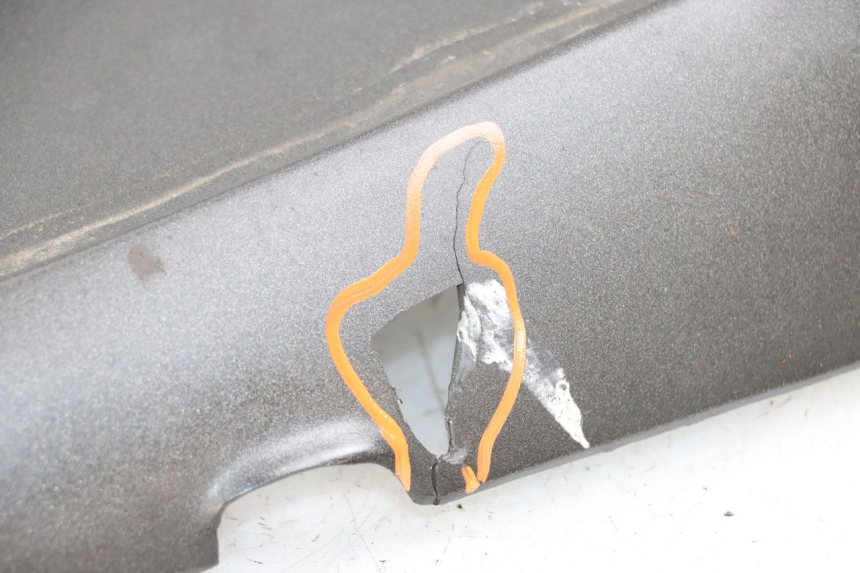 photo de OSŁONA POD SIODŁEM APRILIA SR CARB LC 2T 50 (2004 - 2012) - Zoom stanu zużycia