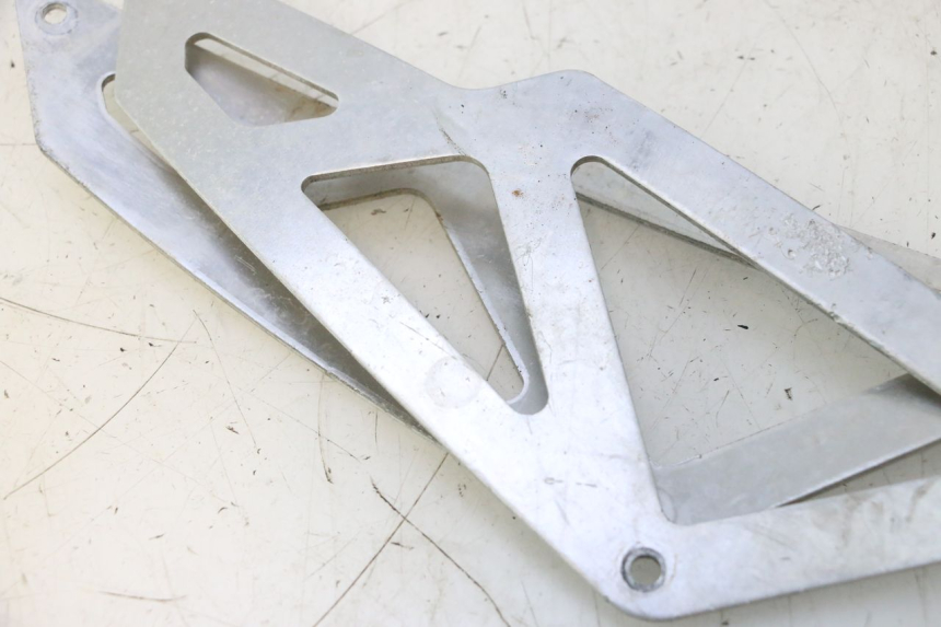 photo de OSŁONA POD SIEDZENIEM PEUGEOT TREKKER 50 (1995 - 2004) - Zbliżenie techniczne