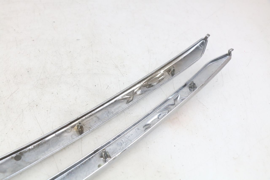 photo de OSŁONA POD SIEDZENIEM PIAGGIO X8 125 (2004 - 2007) - Punkty mocowania