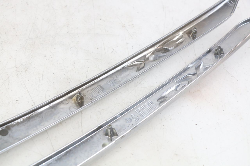 photo de OSŁONA POD SIEDZENIEM PIAGGIO X8 125 (2004 - 2007) - Stan powierzchni