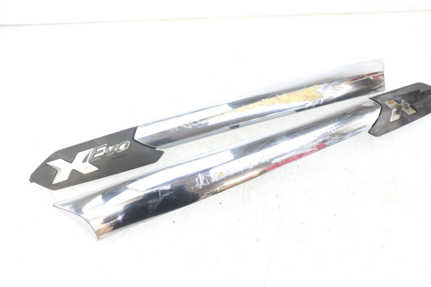 photo de OSŁONA POD SIEDZENIEM PIAGGIO XEVO - X EVO 125 (2007 - 2017) - Oznaczenia i referencje