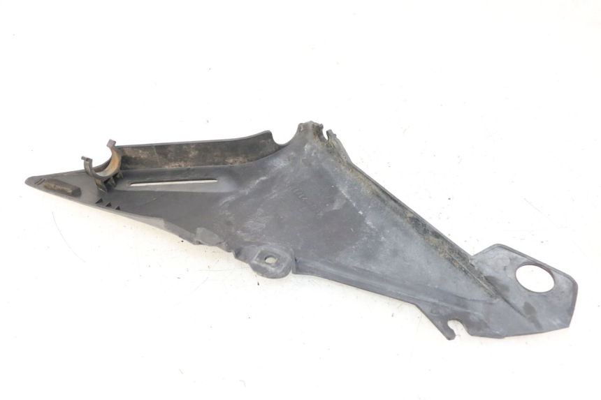 photo de OSŁONA POD SIEDZENIEM YAMAHA XJN DIVERSION 600 (2000 - 2003) - Szczegóły charakterystyczne