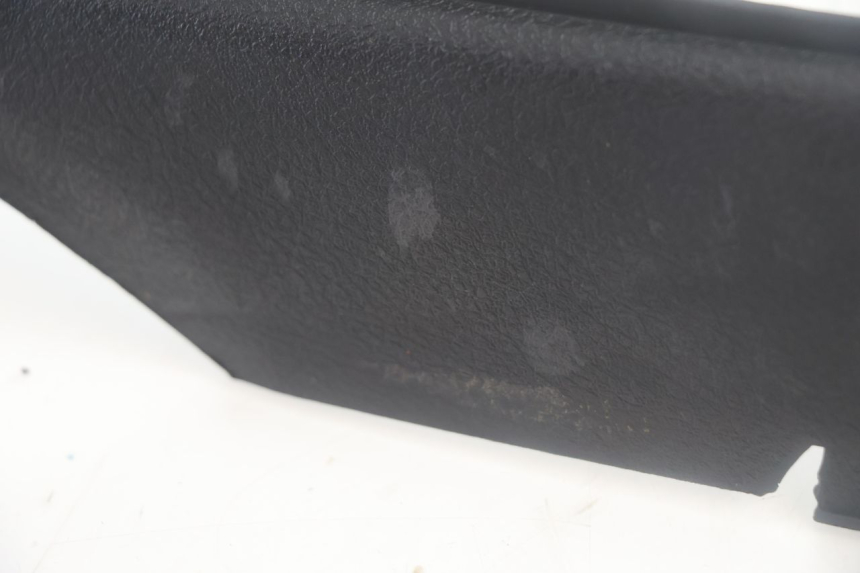 photo de OSŁONA POD SIEDZENIEM YAMAHA YP MAJESTY 125 (2007 - 2010) - Inny kąt widzenia