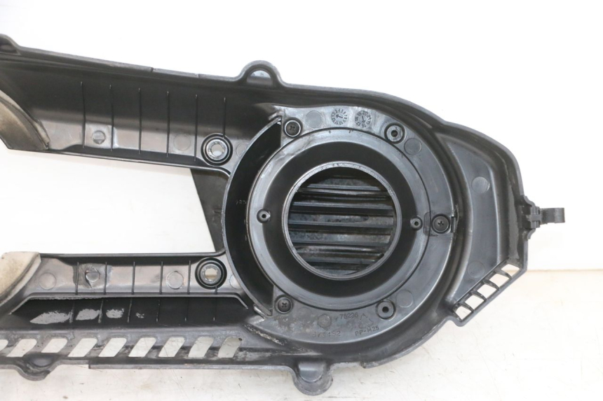 photo de OSŁONA NAPĘDU PIAGGIO MP3 500 (2016 - 2018) - Zbliżenie techniczne