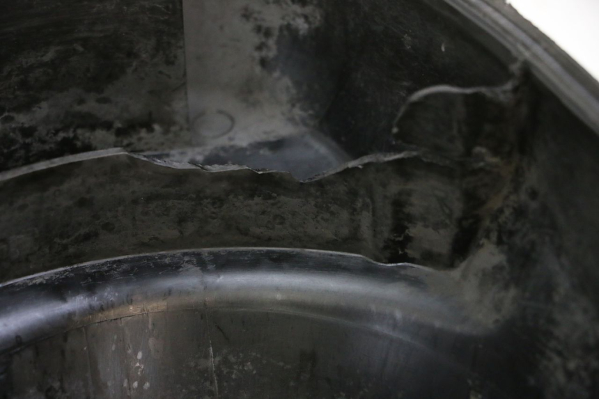 photo de OSŁONA NAPĘDU SUZUKI BURGMAN 125 (2015 - 2017) - Zbliżenie techniczne