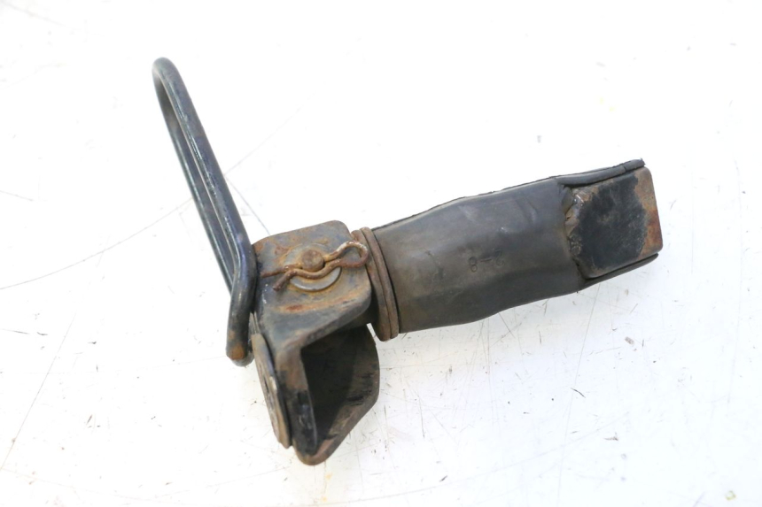photo de PODNÓŻEK TYLNY PRAWY HONDA CB TWO FIFTY 250 (1991 - 2002) - Zbliżenie techniczne