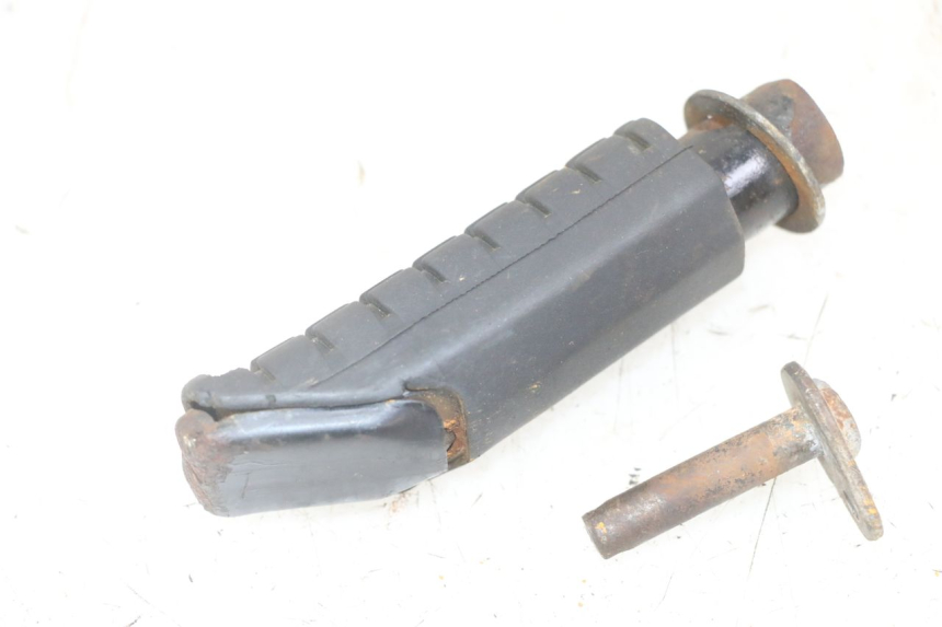 photo de PODNÓŻEK TYLNY PRAWY HONDA CBF 500 (2004 - 2007) - Inny kąt widzenia