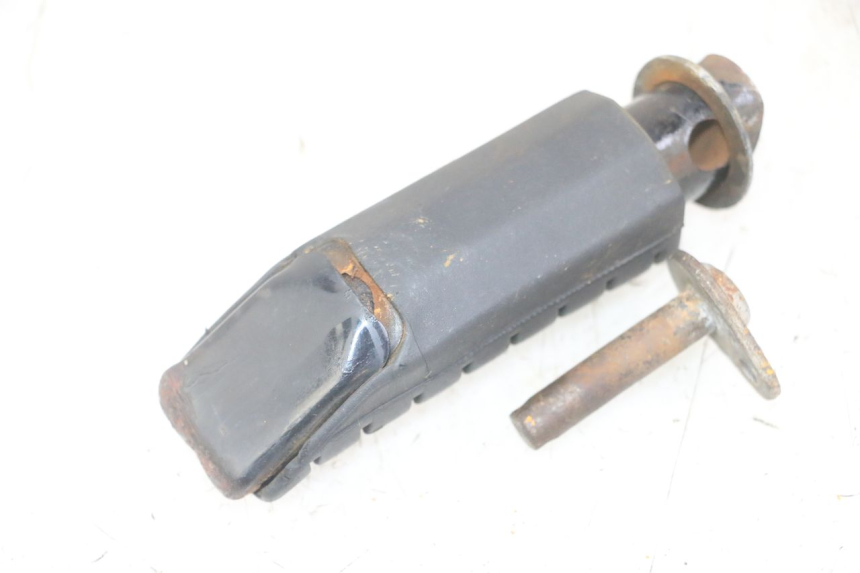 photo de PODNÓŻEK TYLNY PRAWY HONDA CBF 500 (2004 - 2007) - Zbliżenie techniczne