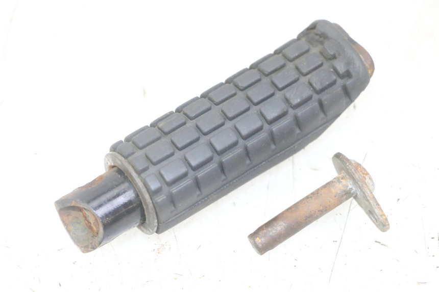 photo de PODNÓŻEK TYLNY PRAWY HONDA CBF 500 (2004 - 2007) - Widok ogólny