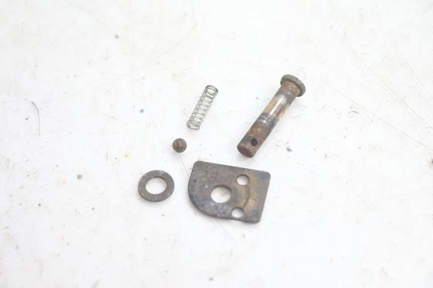 photo de PODNÓŻEK TYLNY PRAWY CF MOTO E-CHARM 125 (2005 - 2008) - Zbliżenie techniczne
