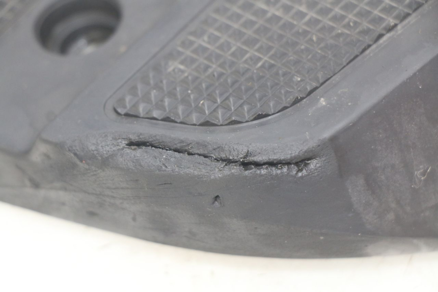 photo de PODNÓŻEK TYLNY PRAWY HONDA FES PANTHEON 2T 125 (1998 - 2002) - Zbliżenie techniczne