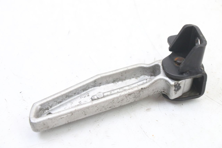 photo de PODNÓŻEK TYLNY PRAWY SYM FIDDLE 3 III 125 (2014 - 2020) - Zbliżenie techniczne