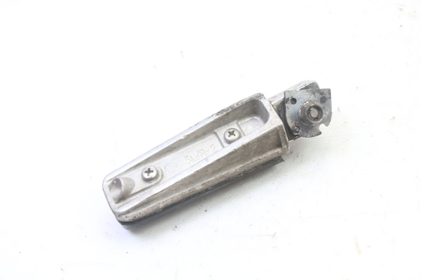 photo de PODNÓŻEK TYLNY PRAWY YAMAHA FZ6 FAZER S2 600 (2007 - 2011) - Zbliżenie techniczne