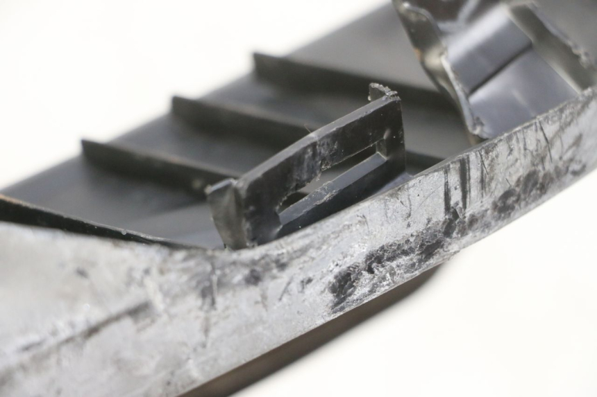 photo de PODNÓŻEK TYLNY PRAWY KYMCO GRAND DINK 125 (2008 - 2014) - Zoom stanu zużycia