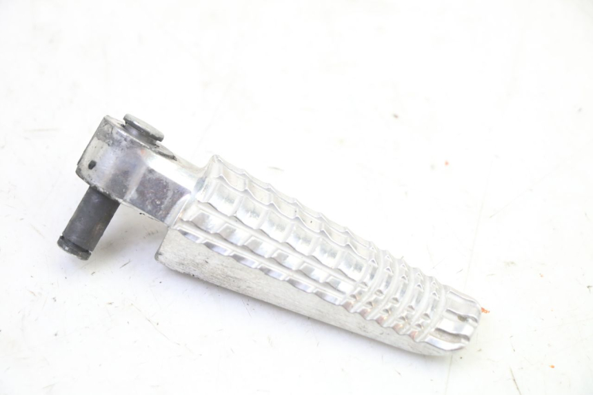 photo de PODNÓŻEK TYLNY PRAWY SUZUKI GSR 750 (2011 - 2017) - Szczegół części